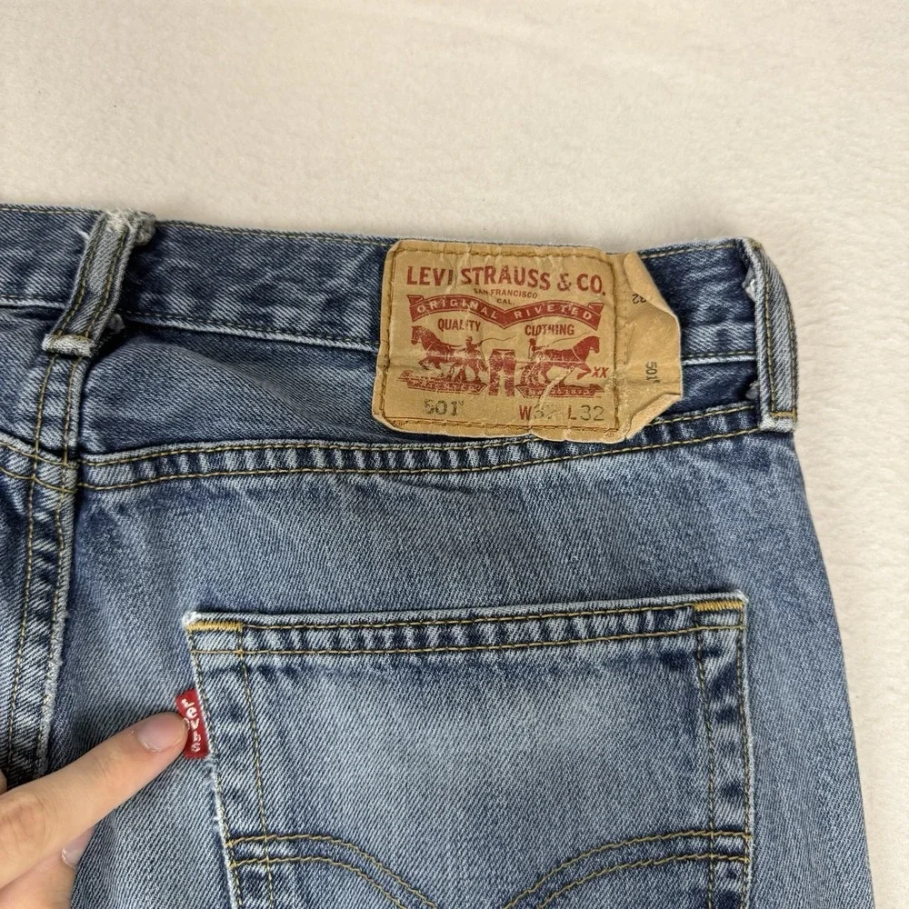 Levis 501 Jeans Mens 32x32 Blue Wash Button‎ Fly Straight Leg Original Fit Denim